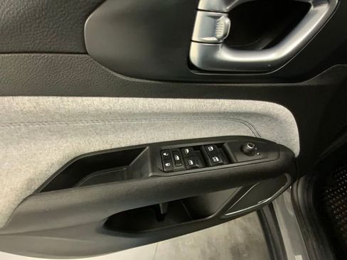 Used 2024 Jeep Compass Latitude w/ Sun and Sound Group image 16