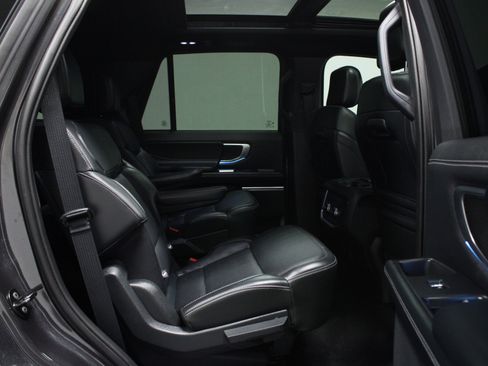 Used 2025 Ford Expedition Platinum w/ Stealth Appearance Package AWD/4WD image 16
