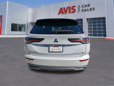 Used 2025 Mitsubishi Outlander SE image 7