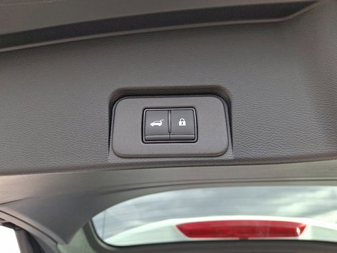 Certified 2025 Nissan Rogue SV image 28