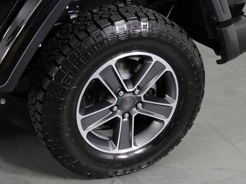 Used 2023 Jeep Wrangler Sahara image 9