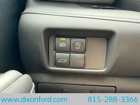 Used 2023 Toyota Highlander XLE AWD/4WD image 18