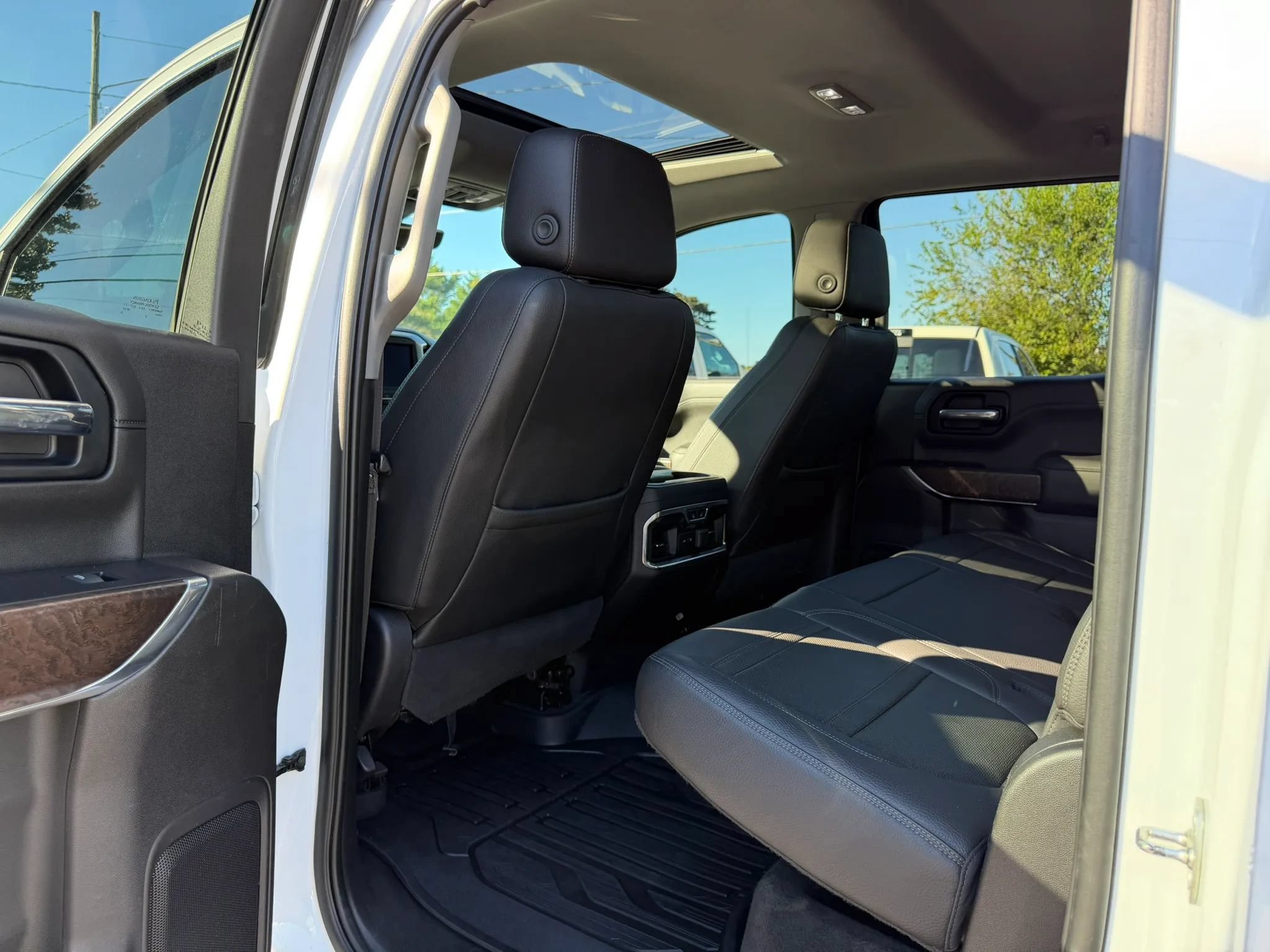 Used 2019 GMC Sierra 1500 Denali w/ Technology Package AWD/4WD image 18