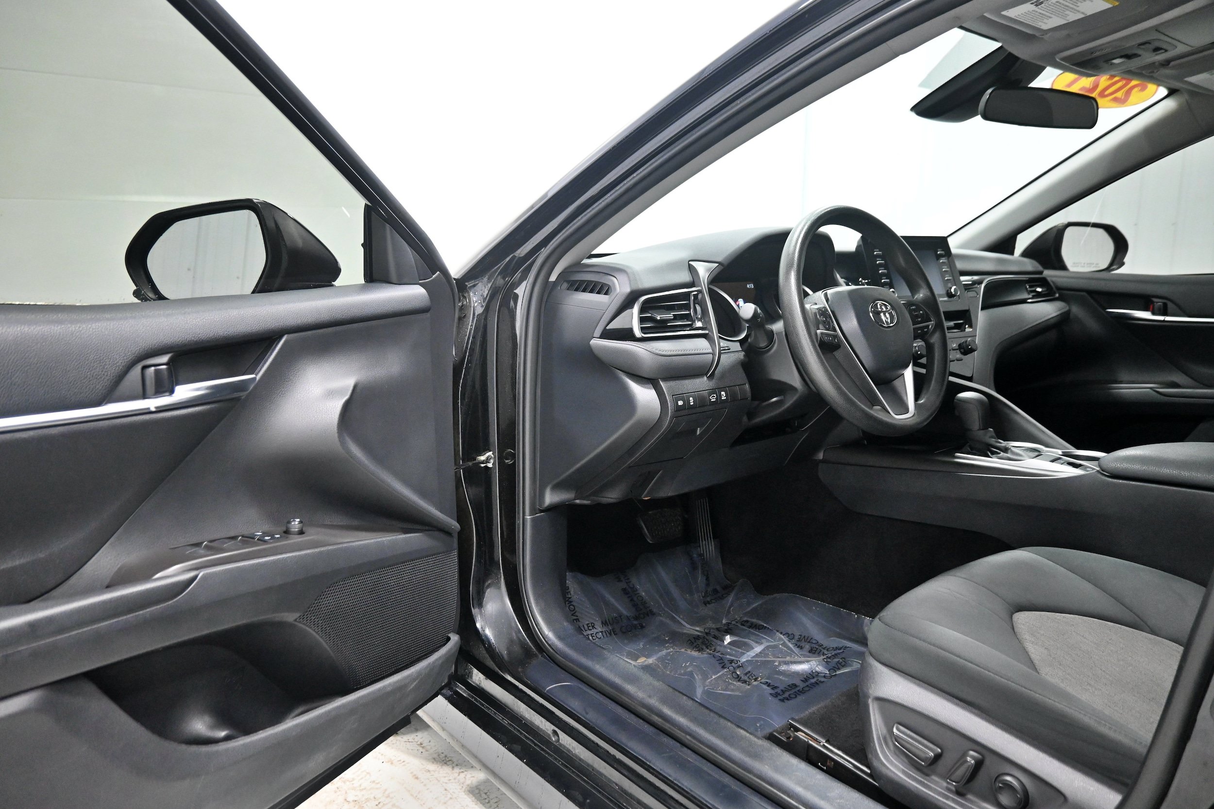 Used 2021 Toyota Camry LE AWD/4WD image 4