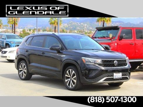 Used 2023 Volkswagen Taos SE w/ Panoramic Sunroof Package image 1