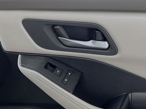 Used 2024 Nissan Rogue SV image 32