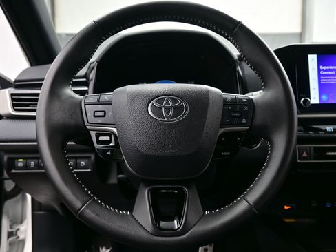 Used 2025 Toyota Camry SE image 22