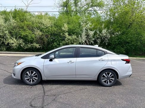 Used 2023 Nissan Versa SV FWD image 2