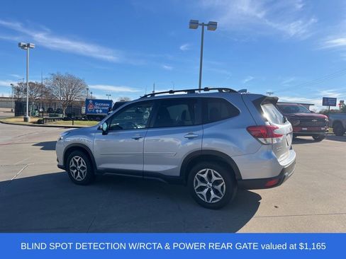 Used 2023 Subaru Forester Premium image 3