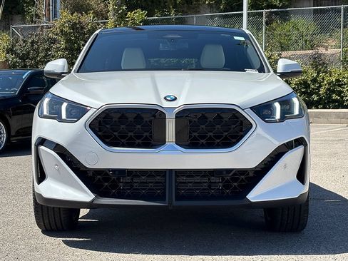 New 2026 BMW X2 xDrive28i w/ Technology Package AWD/4WD image 2