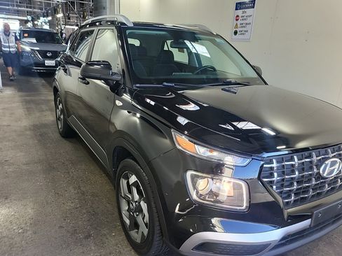 Used 2024 Hyundai Venue SEL FWD image 4