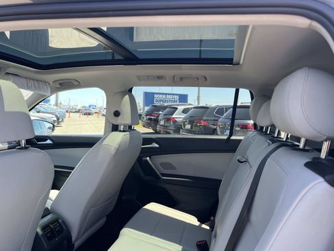 Used 2019 Volkswagen Tiguan SE w/ Panoramic Sunroof Package FWD image 22