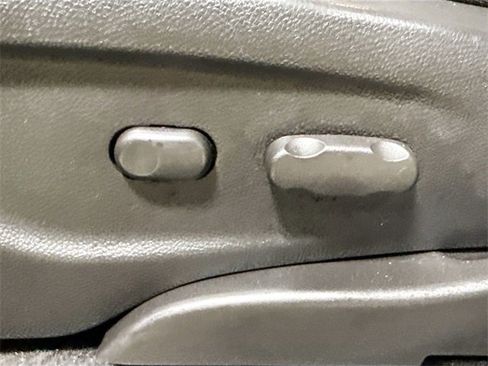 Used 2018 Chevrolet Trax LT w/ LT Convenience Package image 20