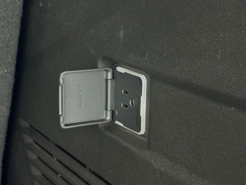 Used 2022 GMC Yukon SLE image 40