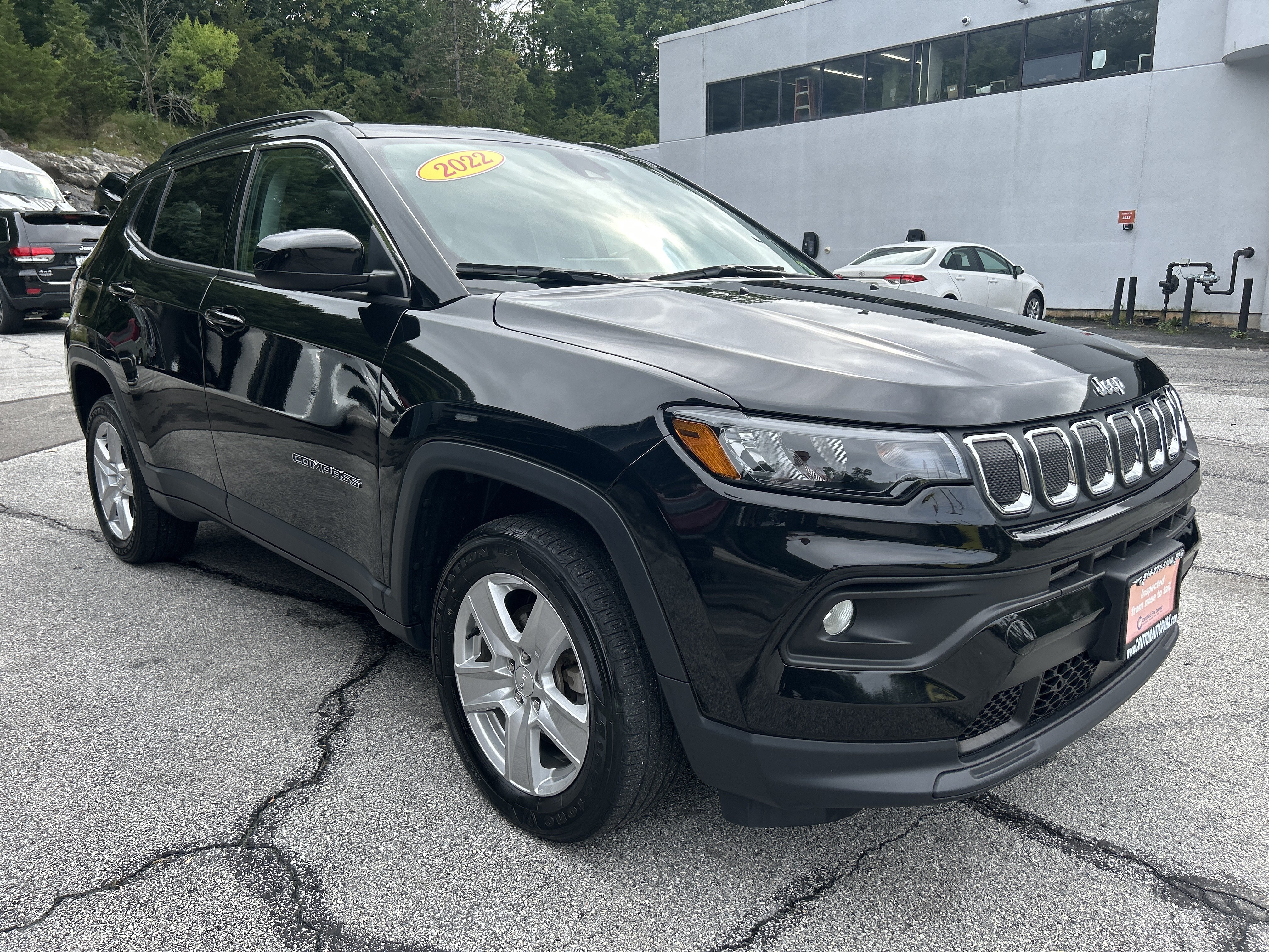 Certified 2022 Jeep Compass Latitude w/ Sun and Sound Group AWD/4WD image 3