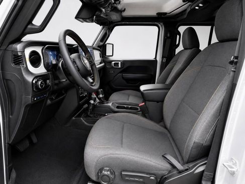 Used 2024 Jeep Wrangler Unlimited w/ Convenience Group AWD/4WD image 17