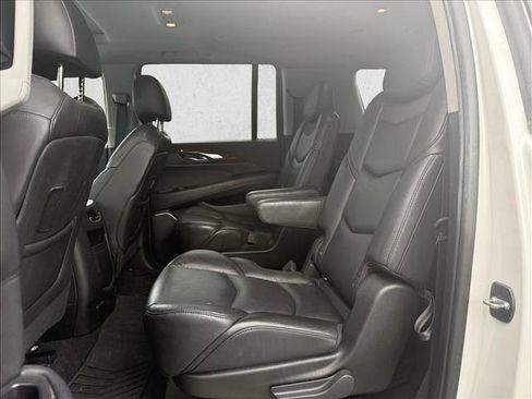 Used 2019 Cadillac Escalade ESV Luxury image 18