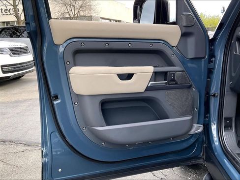 Used 2022 Land Rover Defender 110 X-Dynamic SE image 25