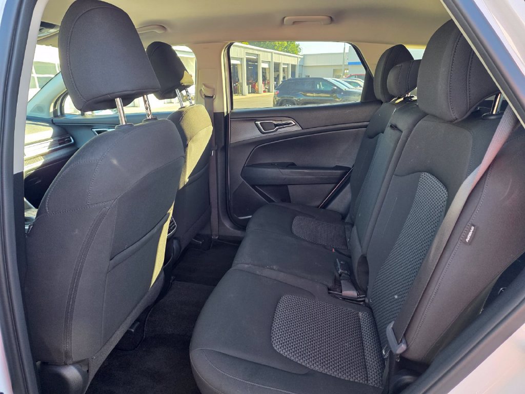 Used 2025 Kia Sportage LX FWD image 27