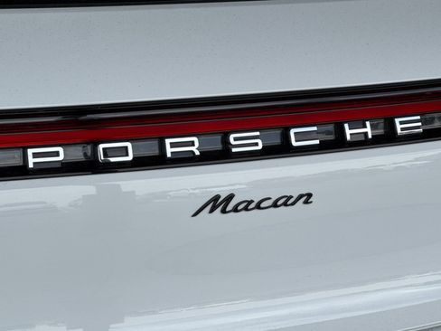 Certified 2026 Porsche Macan AWD/4WD image 32
