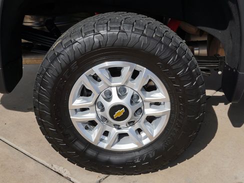 Used 2022 Chevrolet Silverado 2500 LT w/ Convenience Package AWD/4WD image 11