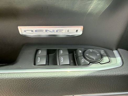 Used 2024 GMC Sierra 1500 Denali w/ Denali Reserve Package AWD/4WD image 12