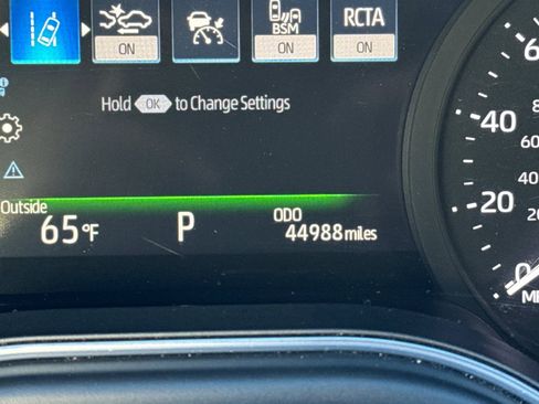 Used 2022 Toyota Avalon XLE image 18