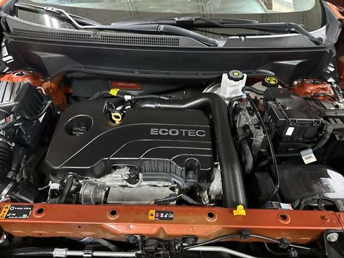 Used 2020 Chevrolet Equinox LT w/ Driver Convenience Package FWD image 24