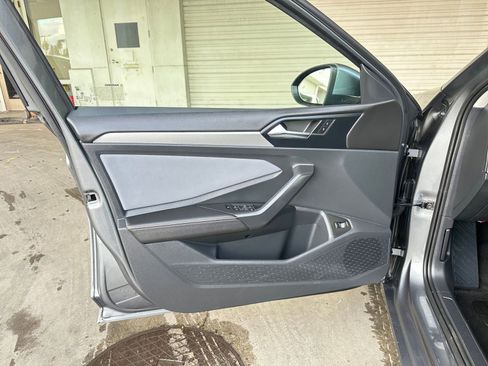 Used 2025 Volkswagen Jetta SE image 24