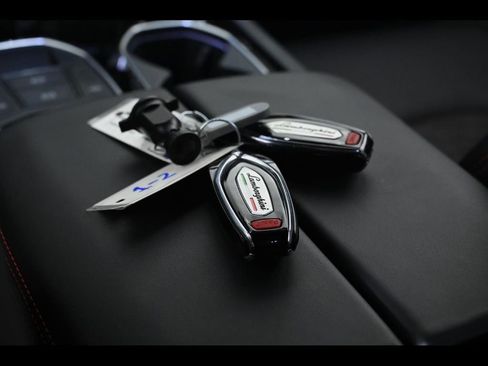 Used 2024 Lamborghini Urus S AWD/4WD image 17