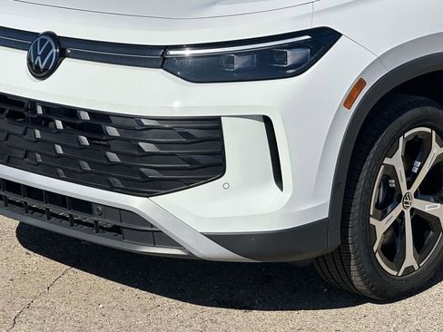 New 2025 Volkswagen Tiguan SE image 7