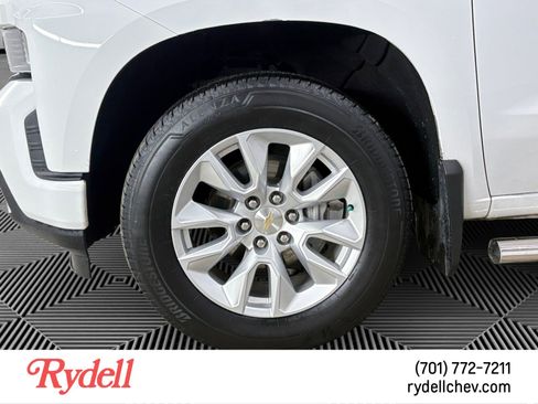 Used 2020 Chevrolet Silverado 1500 Custom w/ Custom Value Package AWD/4WD image 9