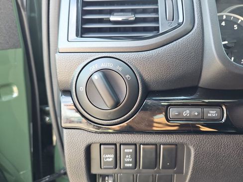 Used 2024 Nissan Titan SV w/ SV Bronze Edition Package image 28