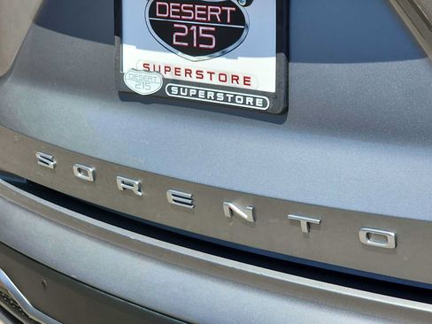 Used 2022 Kia Sorento S FWD image 11