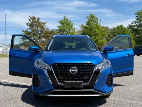 Used 2024 Nissan Kicks SV image 2