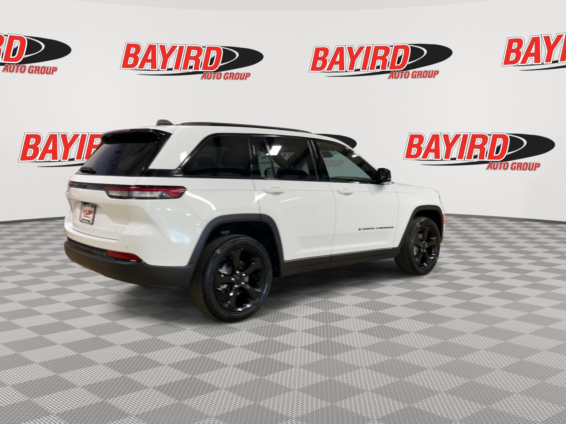 Used 2023 Jeep Grand Cherokee Altitude RWD image 8