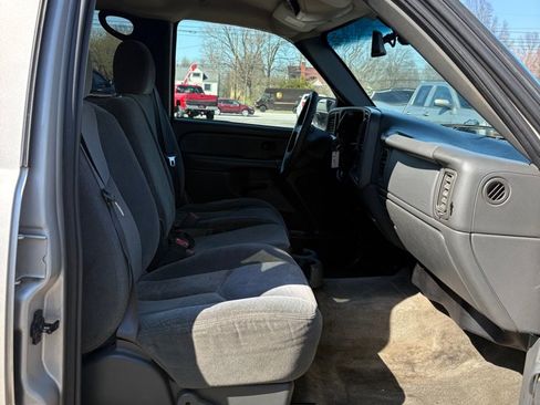 Used 2004 Chevrolet Silverado 2500 LS RWD image 11