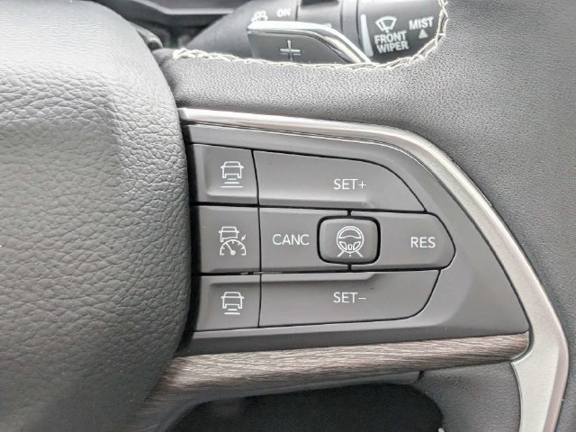 New 2027 Jeep Grand Cherokee Limited w/ Limited Altitude Package RWD image 28