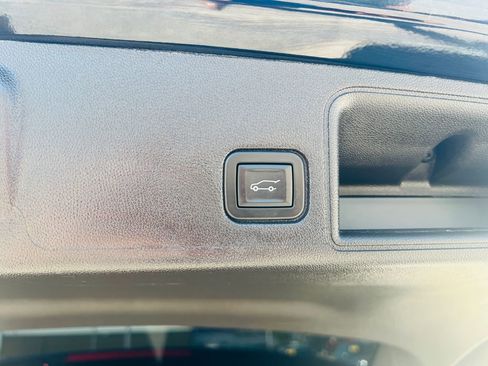 Used 2024 GMC Terrain SLT w/ Infotainment Package II AWD/4WD image 38