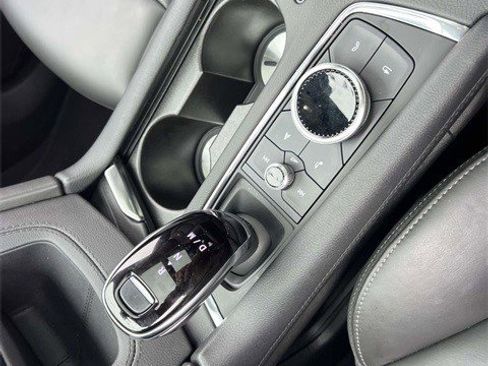 Certified 2025 Cadillac XT6 Premium Luxury image 24