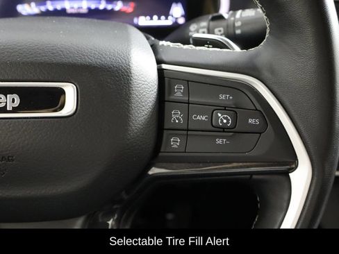 Used 2022 Jeep Grand Cherokee L Laredo w/ Luxury Tech Group I AWD/4WD image 10