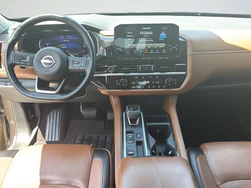 Used 2024 Nissan Pathfinder Platinum FWD image 32