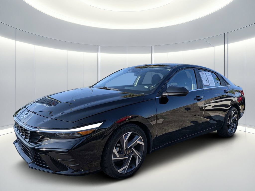 Used 2025 Hyundai Elantra SEL FWD image 8