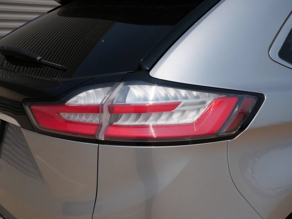 Used 2020 Ford Edge Titanium AWD/4WD image 6