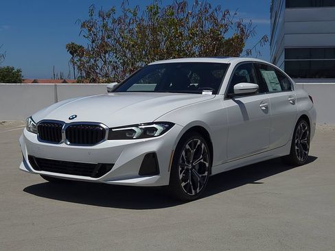 New 2026 BMW 330i Sedan w/ Convenience Package RWD image 3