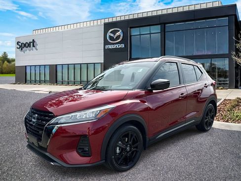 Used 2024 Nissan Kicks SR w/ SR Premium Package FWD image 7