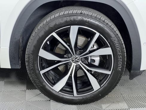 Used 2024 Volkswagen Atlas Cross Sport SEL Premium R-Line image 15