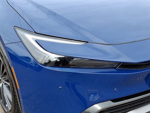 Used 2025 Toyota Prius XLE image 9