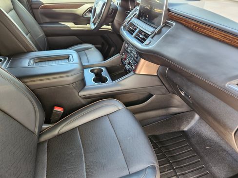 Used 2023 Chevrolet Suburban High Country AWD/4WD image 19