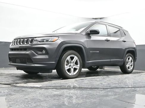 Used 2024 Jeep Compass Latitude image 45